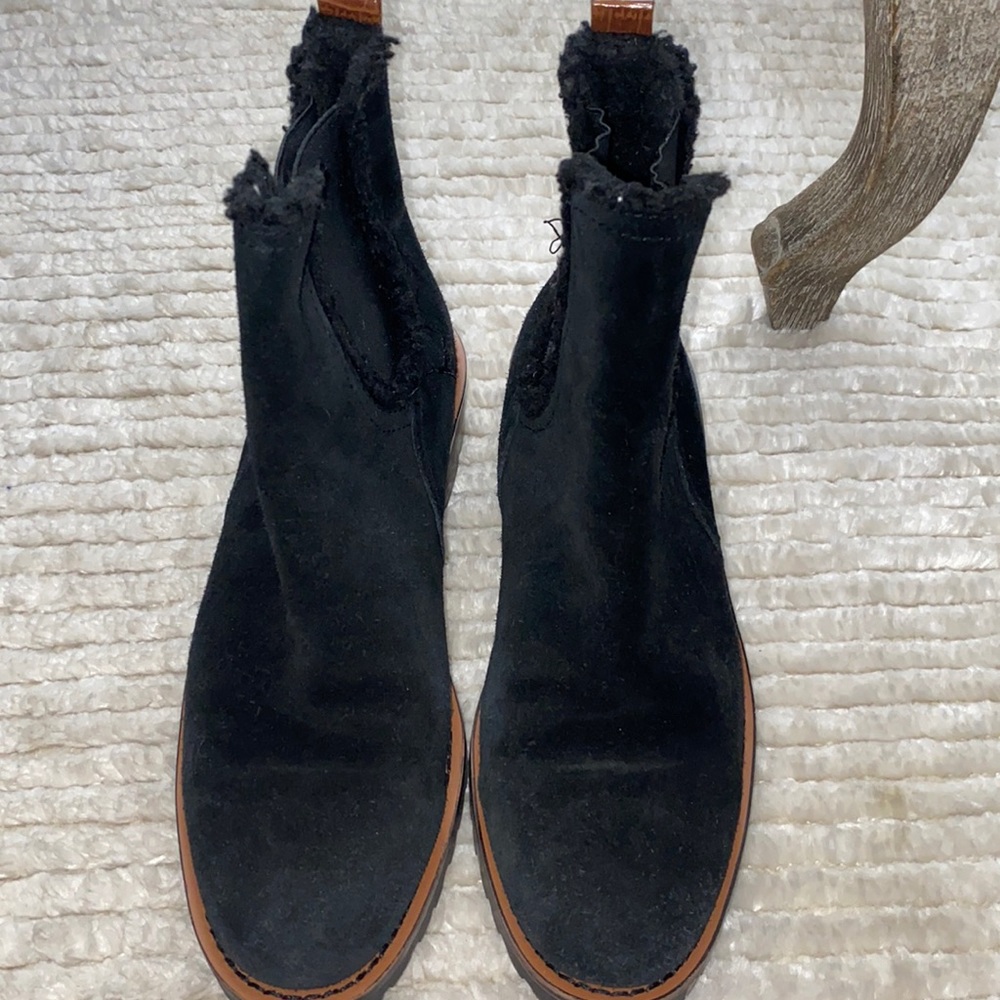 Barely worn black Sam Edelman boots.